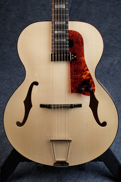 non cutaway archtop guitar