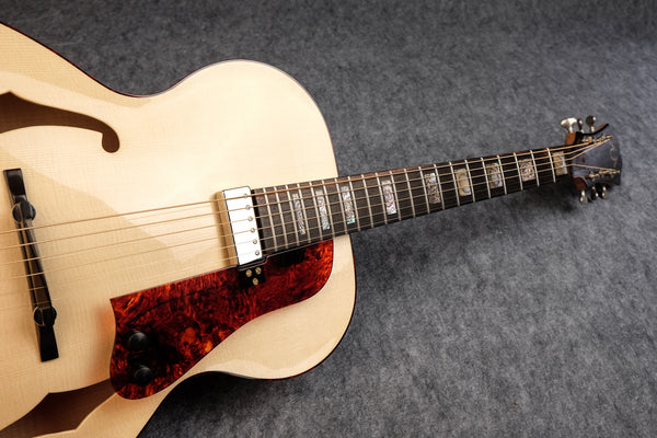 non cutaway archtop guitar