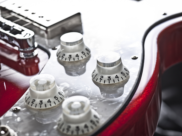 knobs on a guitar 