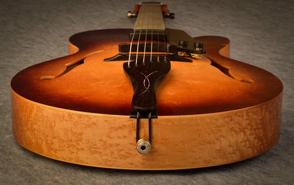 tail gut ont a American Archtop